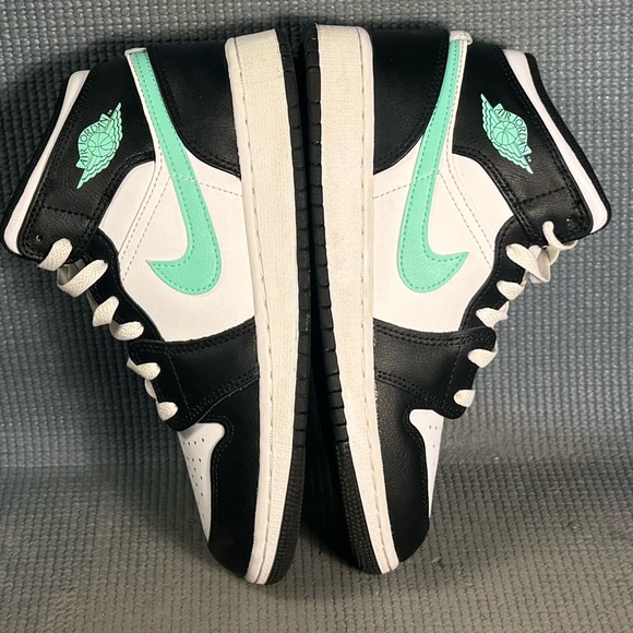 Nike Air Jordan 1 MID ‘White/Green Glow’ Sneakers Size 4.5Y Size 6 Women’s - Picture 7 of 11